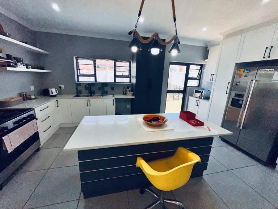 4 Bedroom Property for Sale in Wavecrest Eastern Cape